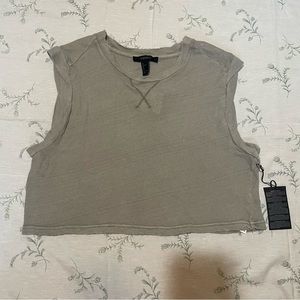 Green sleeveless tee